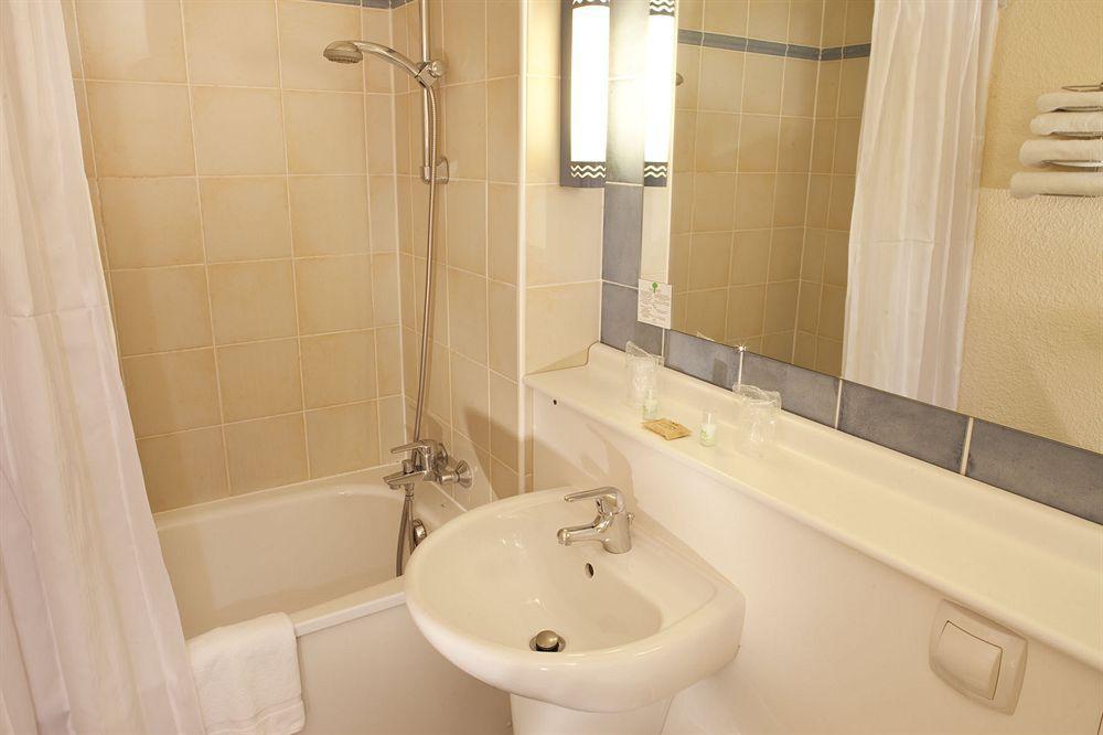 Campanile Moulins Hotel 3*