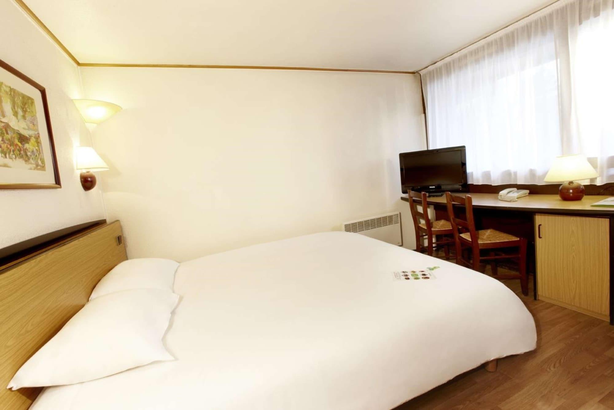 Campanile Moulins Hotel 3*