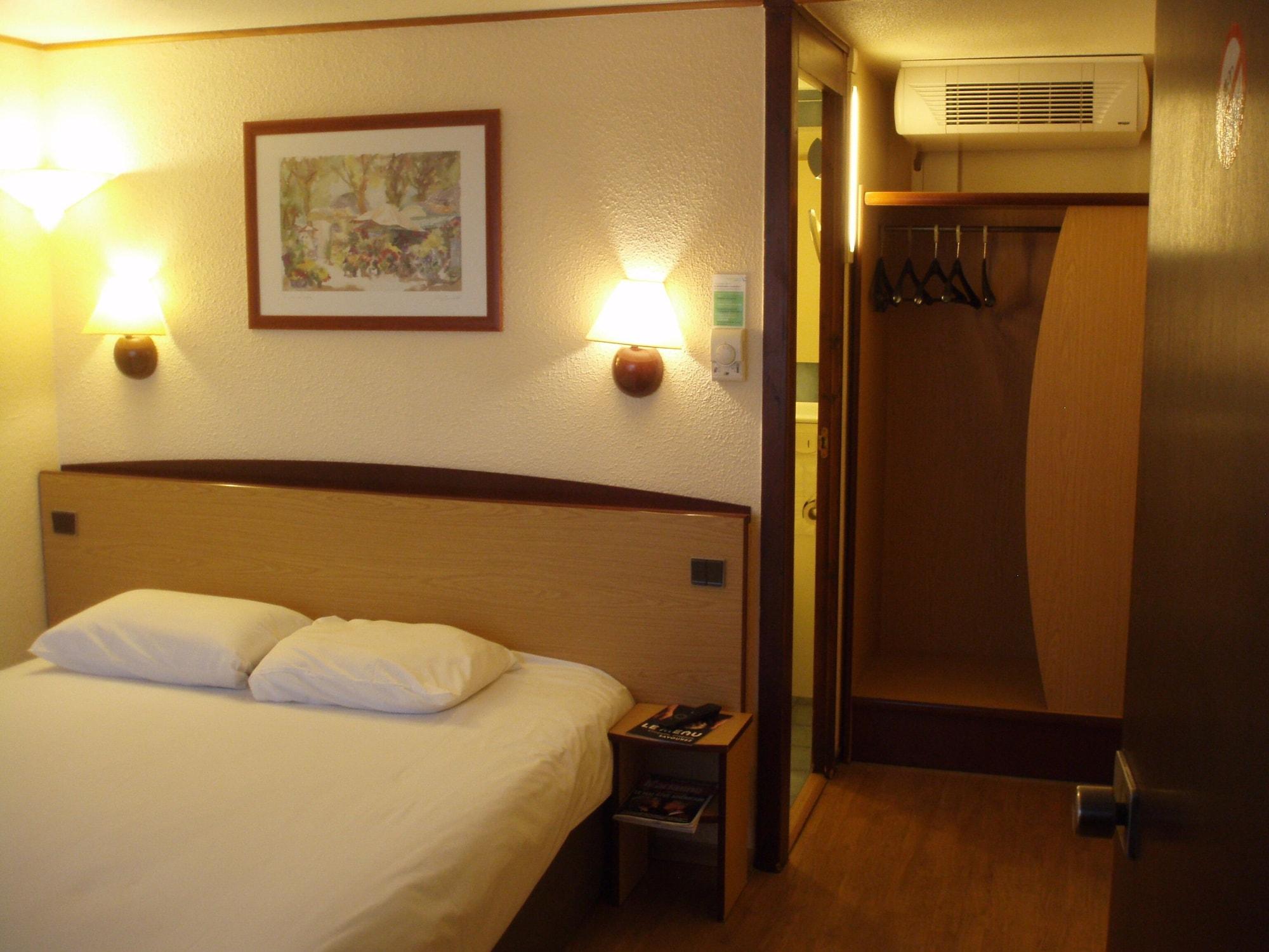 Campanile Moulins 3* Avermes