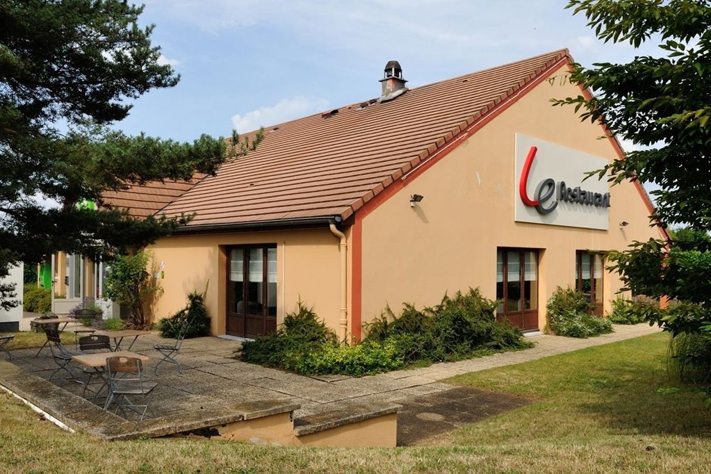 Campanile Moulins 3*