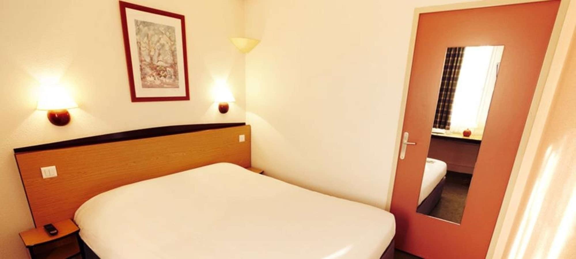 Campanile Moulins Hotel 3*