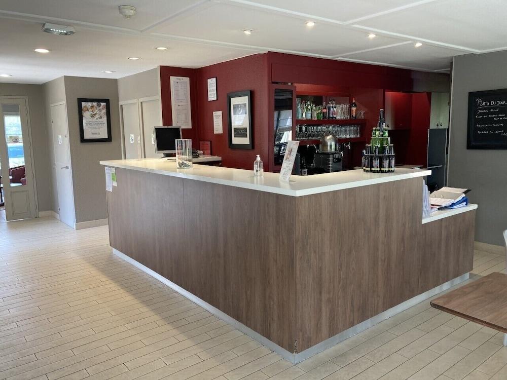 Campanile Moulins Hotel