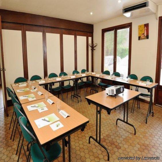Campanile Moulins Hotel 3*